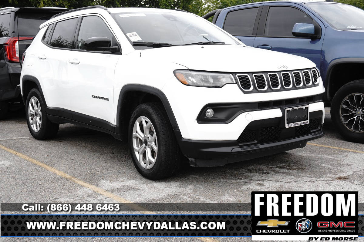 Used 2025 Jeep Compass Latitude w/ Sun & Sound Group AWD/4WD image 1