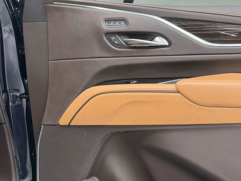 Used 2021 Cadillac Escalade ESV Sport AWD/4WD image 32