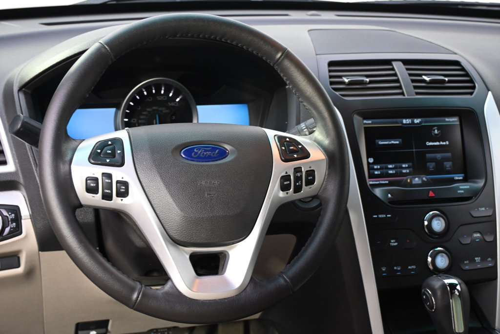 Used 2014 Ford Explorer XLT w/ Equipment Group 202A AWD/4WD image 12