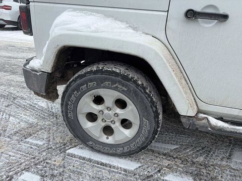 Used 2014 Jeep Wrangler Unlimited Sahara w/ Dual Top Group AWD/4WD image 10