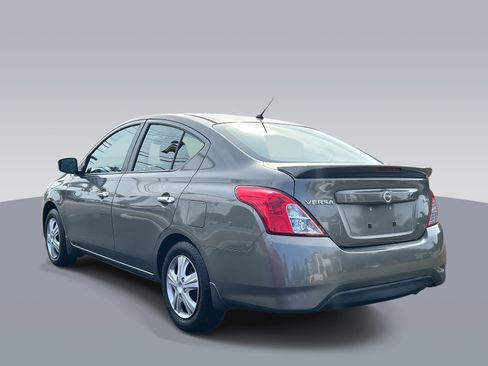 Used 2017 Nissan Versa SV image 5