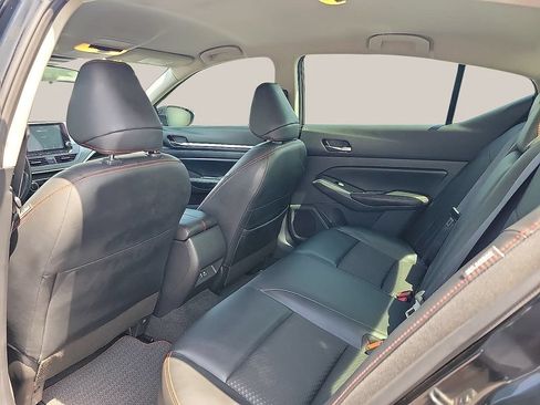 Used 2024 Nissan Altima 2.5 SR FWD image 9