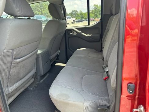 Used 2017 Nissan Frontier SV w/ SV Value Truck Package AWD/4WD image 13