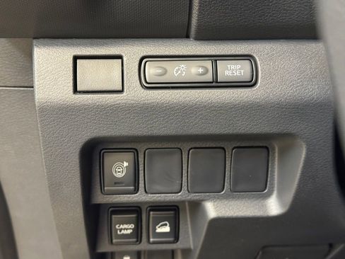 Used 2023 Nissan Frontier SV w/ Midnight Edition Package image 30