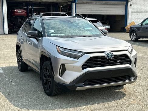 Used 2023 Toyota RAV4 XSE AWD/4WD image 2