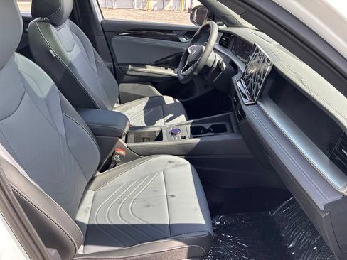 New 2026 Volkswagen Tiguan SE R-Line AWD/4WD image 30