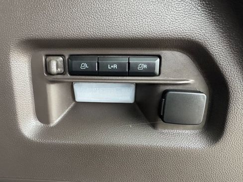 Used 2022 Ford Explorer Platinum w/ Technology Package image 20