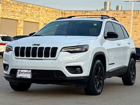 Used 2023 Jeep Cherokee Altitude Lux image 3