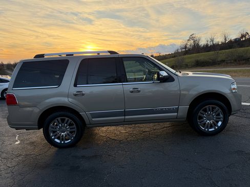 Used 2008 Lincoln Navigator 4WD image 8