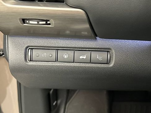 Certified 2024 Nissan Pathfinder Platinum w/ Black Appearance Package AWD/4WD image 34
