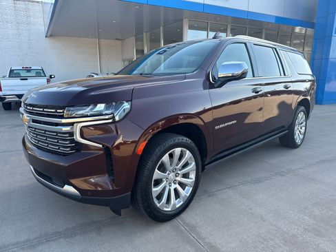 Used 2023 Chevrolet Suburban Premier image 2
