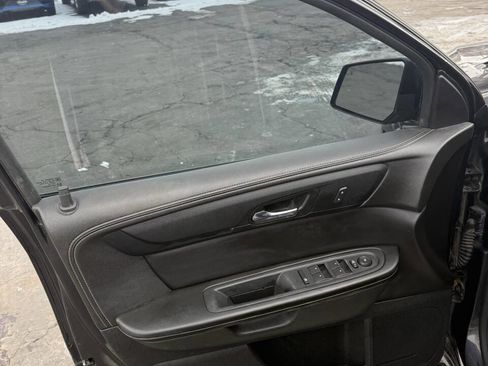 Used 2015 Chevrolet Traverse LT w/ Style and Technology Package image 16