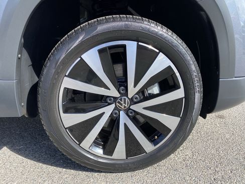 Certified 2023 Volkswagen Taos SE FWD image 10