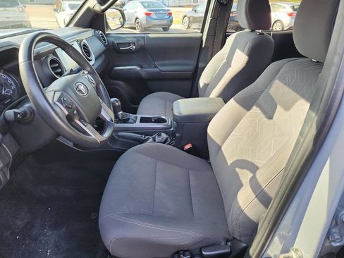 Used 2019 Toyota Tacoma TRD Sport image 12