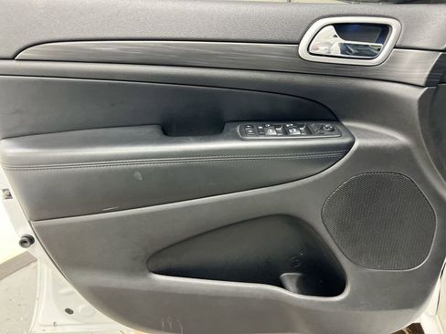 Used 2019 Jeep Grand Cherokee Altitude AWD/4WD image 21