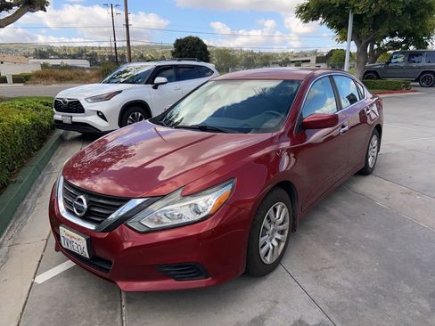 Used 2016 Nissan Altima 2.5 S w/ Power Driver Seat Package image 2