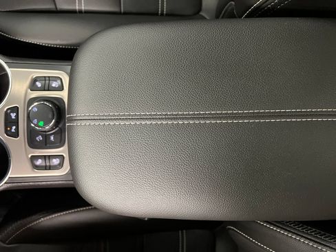 Certified 2024 GMC Terrain Denali w/ Denali Premium Package AWD/4WD image 27