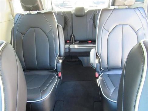 Certified 2024 Chrysler Pacifica Limited AWD/4WD image 23