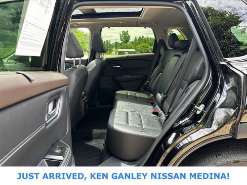 Certified 2023 Nissan Rogue SL w/ SL Premium Package AWD/4WD image 16