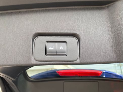 Used 2025 Nissan Rogue SV image 23