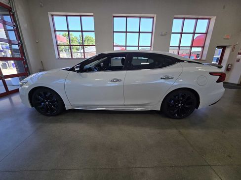 Used 2018 Nissan Maxima SR w/ Midnight Edition FWD image 4