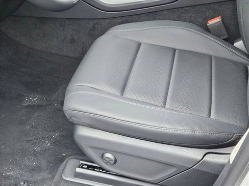 Used 2025 Mercedes-Benz GLE 350 4MATIC image 4