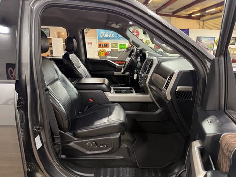Used 2017 Ford F350 Lariat w/ Chrome Package image 21
