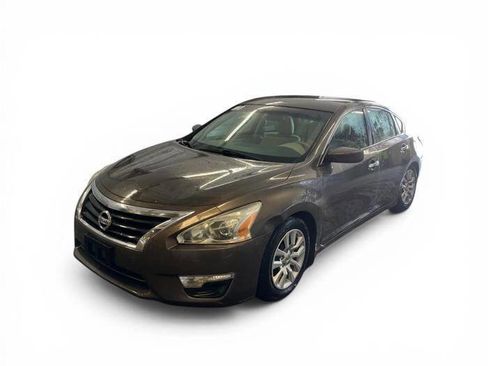 Used 2014 Nissan Altima 2.5 S image 1