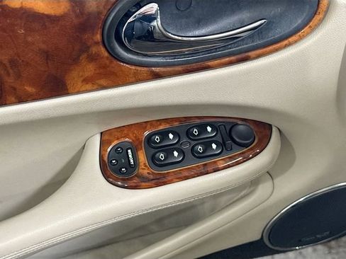 Used 1999 Jaguar XJ8 image 17