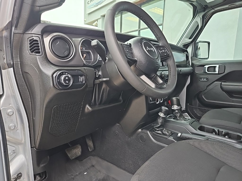 Used 2023 Jeep Gladiator Sport AWD/4WD image 40