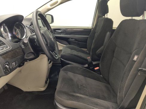 Used 2019 Dodge Grand Caravan SE w/ UConnect Hands-Free Group FWD image 17