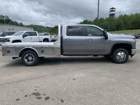 New 2026 Chevrolet Silverado 3500 LT w/ Convenience Package AWD/4WD image 2