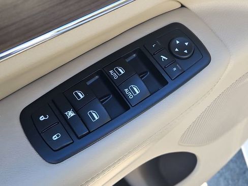 Used 2016 Jeep Grand Cherokee Overland image 31