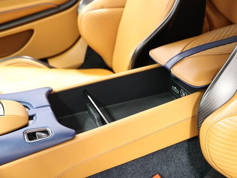 Used 2023 Aston Martin DBS Coupe RWD image 27
