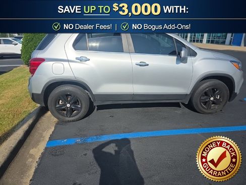 Used 2019 Chevrolet Trax LT w/ LT Convenience Package AWD/4WD image 4