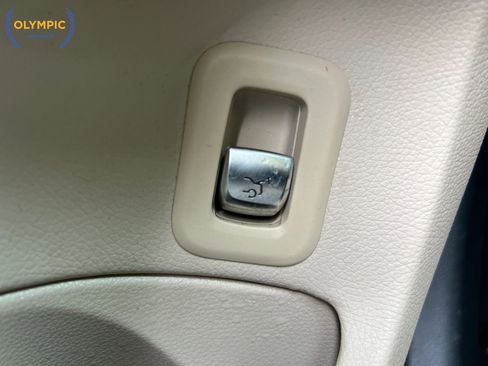 Used 2016 Mercedes-Benz C 300 Sedan w/ Premium 1 Package image 40