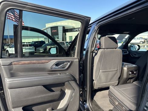 Used 2022 Chevrolet Suburban LS image 28