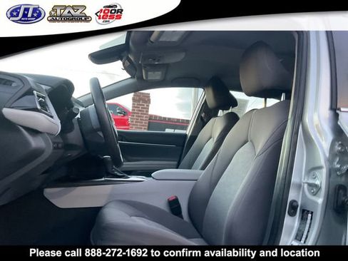 Used 2022 Toyota Camry LE image 10