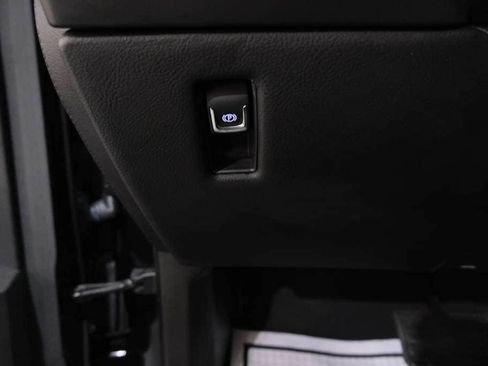 Used 2015 Cadillac Escalade ESV Premium image 41