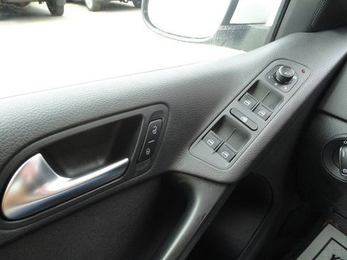 Used 2017 Volkswagen Tiguan Limited w/ Premium Package image 13