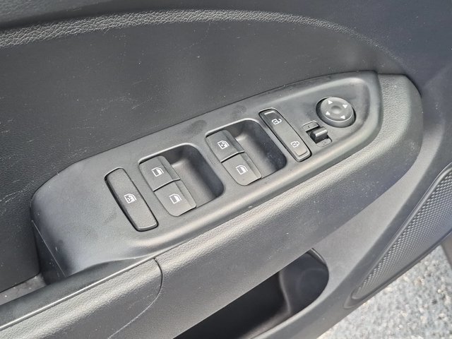 Used 2025 Hyundai Venue SEL FWD image 13