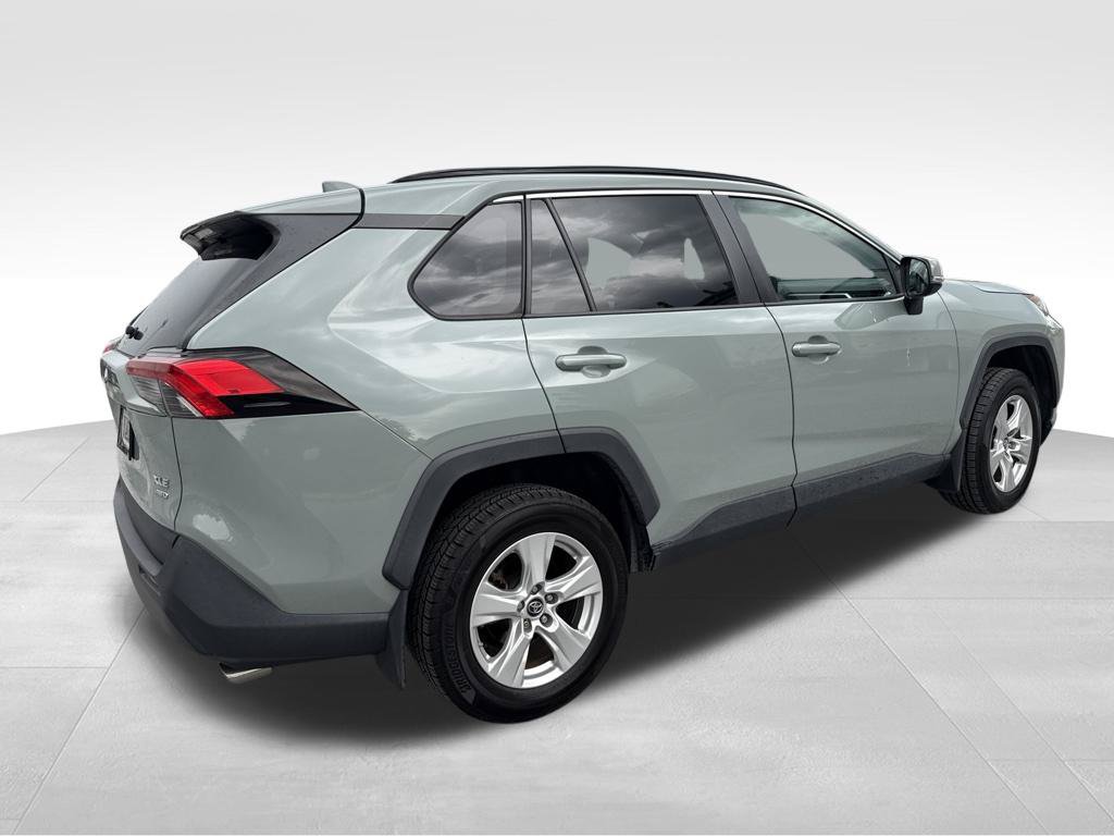 Used 2019 Toyota RAV4 XLE AWD/4WD image 6