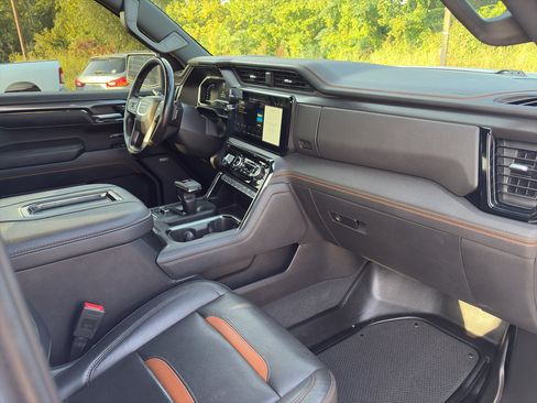 Used 2022 GMC Sierra 1500 AT4 w/ AT4 Premium Package AWD/4WD image 9