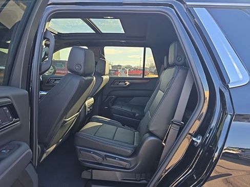 Used 2025 GMC Yukon Denali w/ Sun & Power Step Package image 15