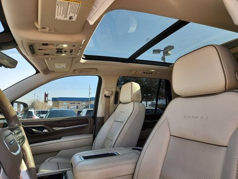 Used 2021 GMC Yukon Denali w/ Denali Premium Package image 13
