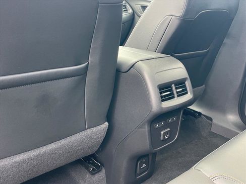 Used 2023 Chevrolet Equinox Premier FWD image 25
