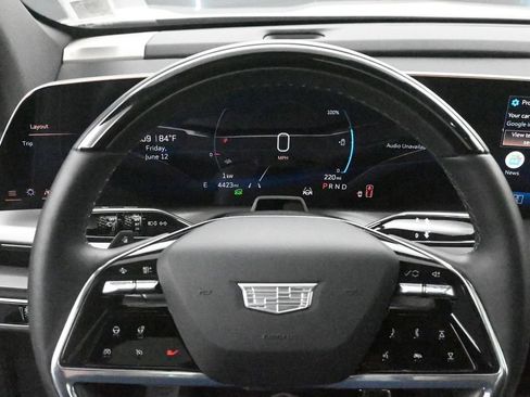 Used 2026 Cadillac Vistiq Luxury w/ LPO, Floor Liner Package AWD/4WD image 9