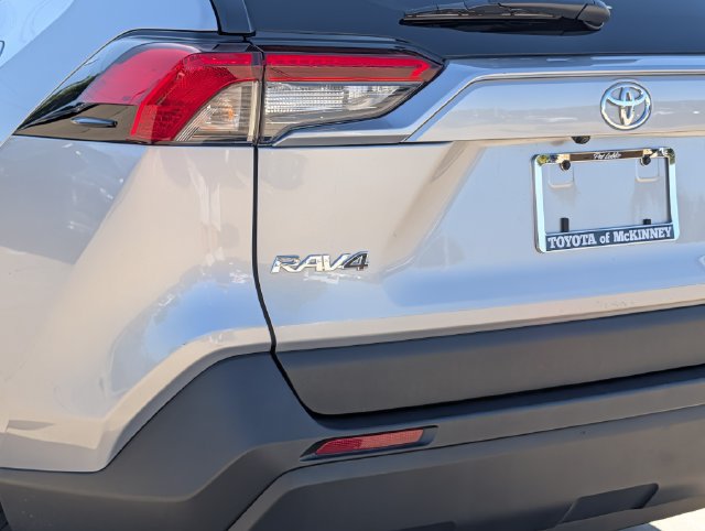Used 2025 Toyota RAV4 XLE FWD image 8