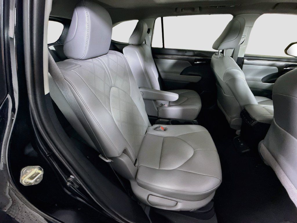 Certified 2020 Toyota Highlander Platinum AWD/4WD image 34