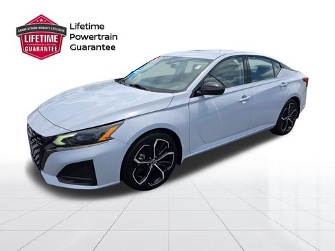 Used 2024 Nissan Altima 2.5 SR FWD image 1